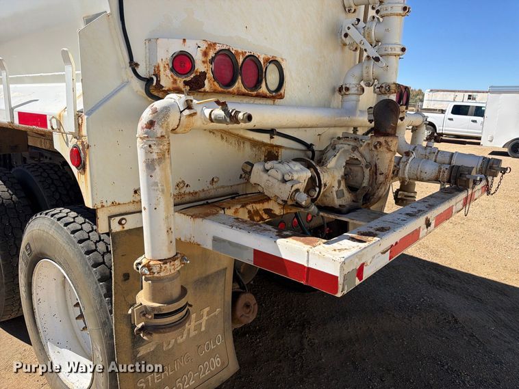 image for item FM7716 1996 Peterbilt 357 water truck