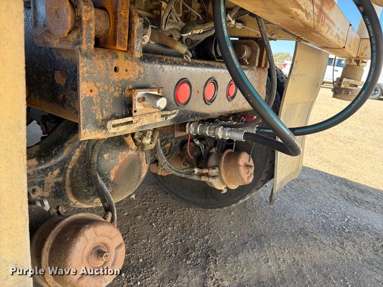 image for item FM7716 1996 Peterbilt 357 water truck