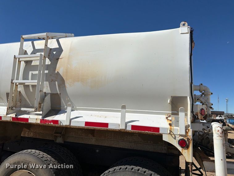 image for item FM7716 1996 Peterbilt 357 water truck