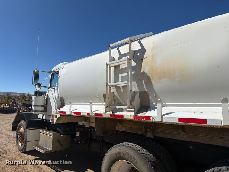 image for item FM7716 1996 Peterbilt 357 water truck