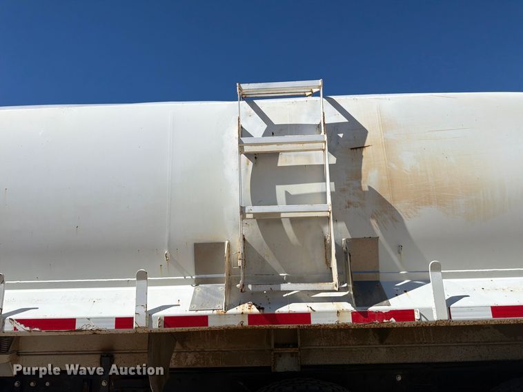 image for item FM7716 1996 Peterbilt 357 water truck