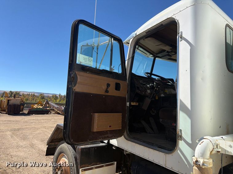 image for item FM7716 1996 Peterbilt 357 water truck