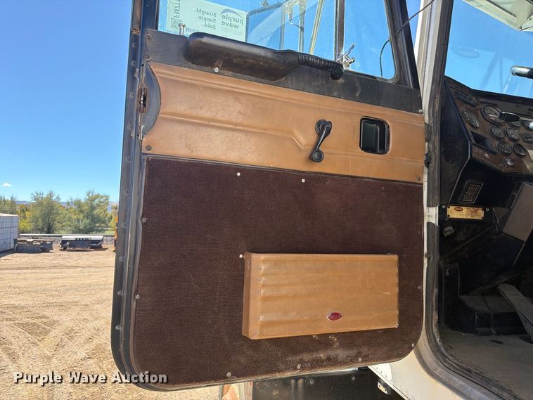 image for item FM7716 1996 Peterbilt 357 water truck