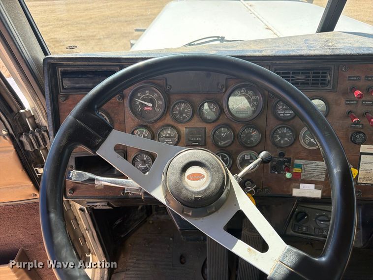image for item FM7716 1996 Peterbilt 357 water truck