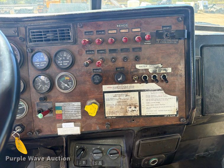 image for item FM7716 1996 Peterbilt 357 water truck