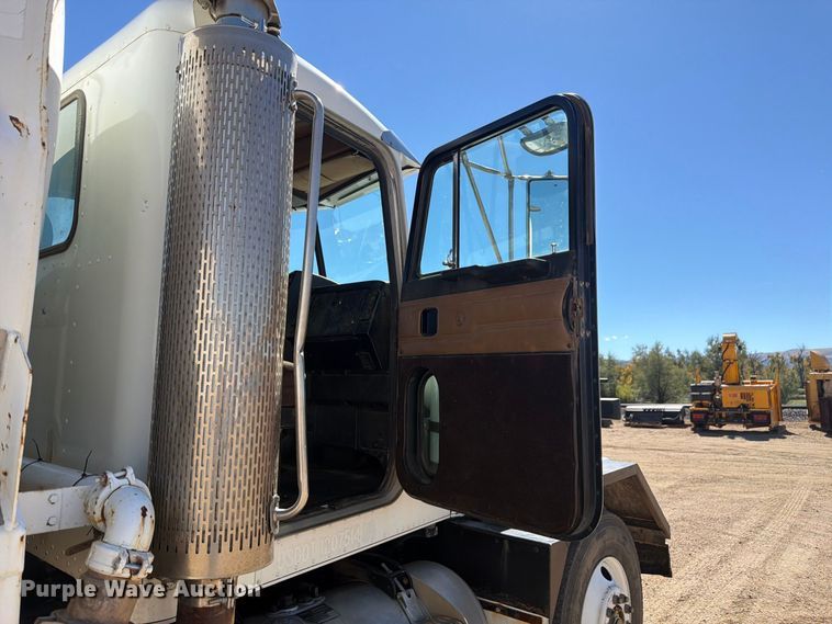 image for item FM7716 1996 Peterbilt 357 water truck