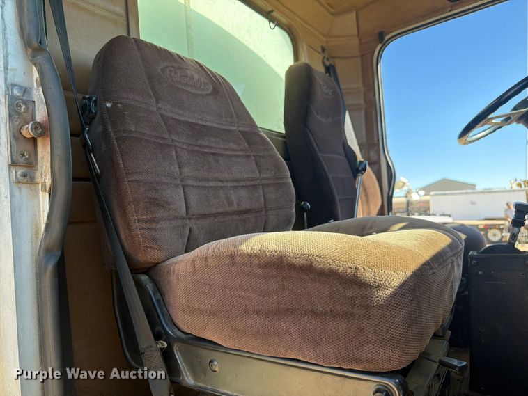image for item FM7716 1996 Peterbilt 357 water truck