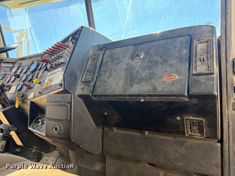 image for item FM7716 1996 Peterbilt 357 water truck
