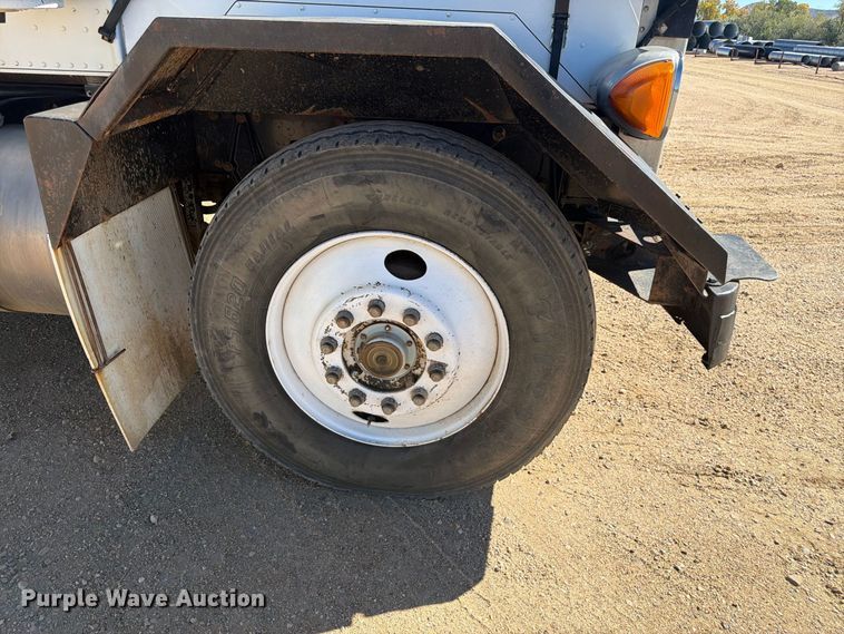image for item FM7716 1996 Peterbilt 357 water truck