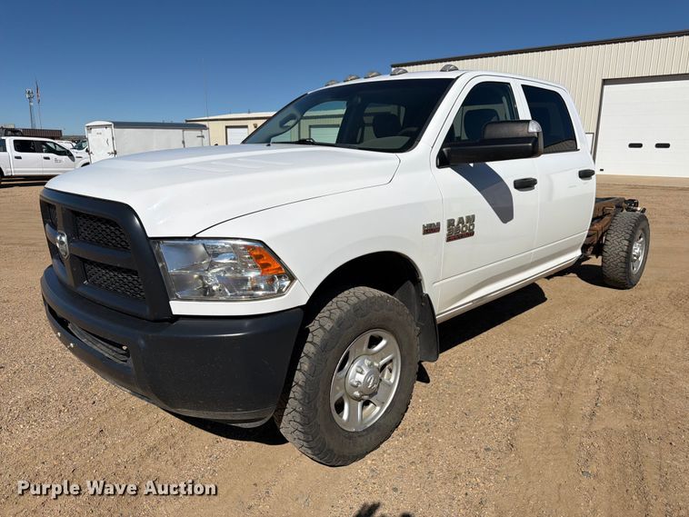 image for item FM7717 2017 RAM 3500 Crew Cab pickup truck cab and chassis
