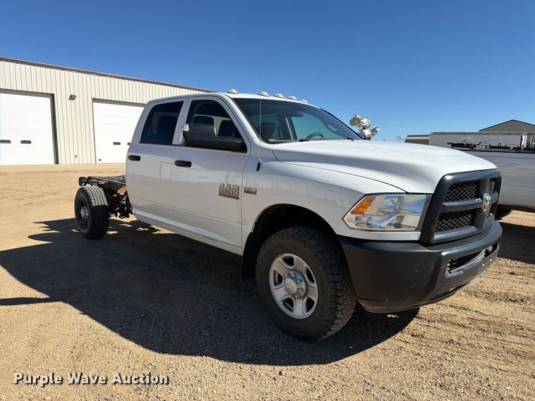 image for item FM7717 2017 RAM 3500 Crew Cab pickup truck cab and chassis
