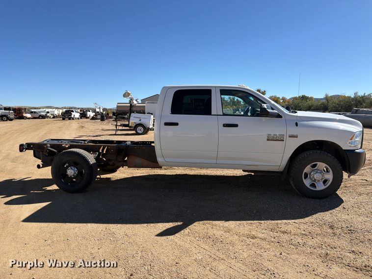 image for item FM7717 2017 RAM 3500 Crew Cab pickup truck cab and chassis