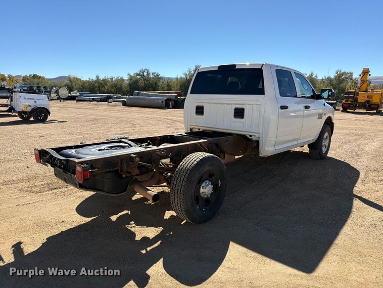 image for item FM7717 2017 RAM 3500 Crew Cab pickup truck cab and chassis