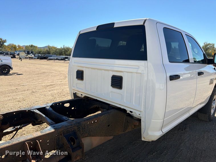image for item FM7717 2017 RAM 3500 Crew Cab pickup truck cab and chassis
