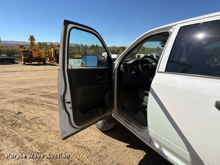 image for item FM7717 2017 RAM 3500 Crew Cab pickup truck cab and chassis