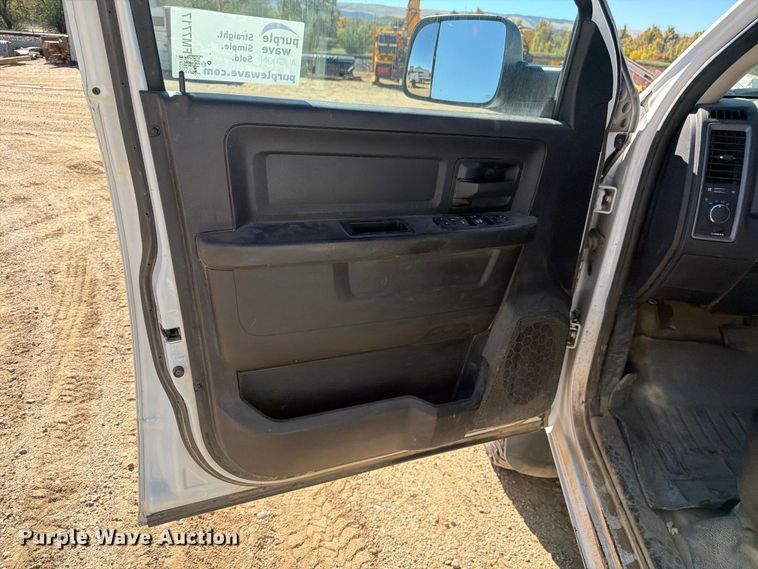 image for item FM7717 2017 RAM 3500 Crew Cab pickup truck cab and chassis