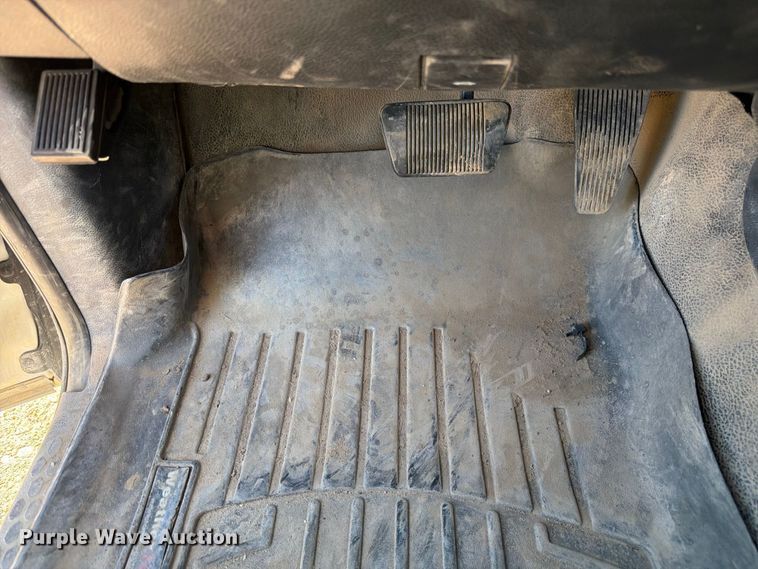 image for item FM7717 2017 RAM 3500 Crew Cab pickup truck cab and chassis
