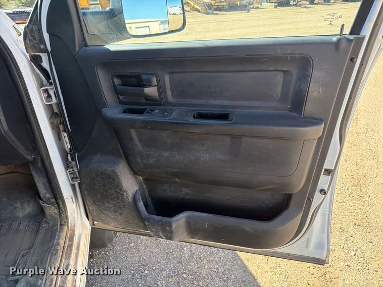 image for item FM7717 2017 RAM 3500 Crew Cab pickup truck cab and chassis