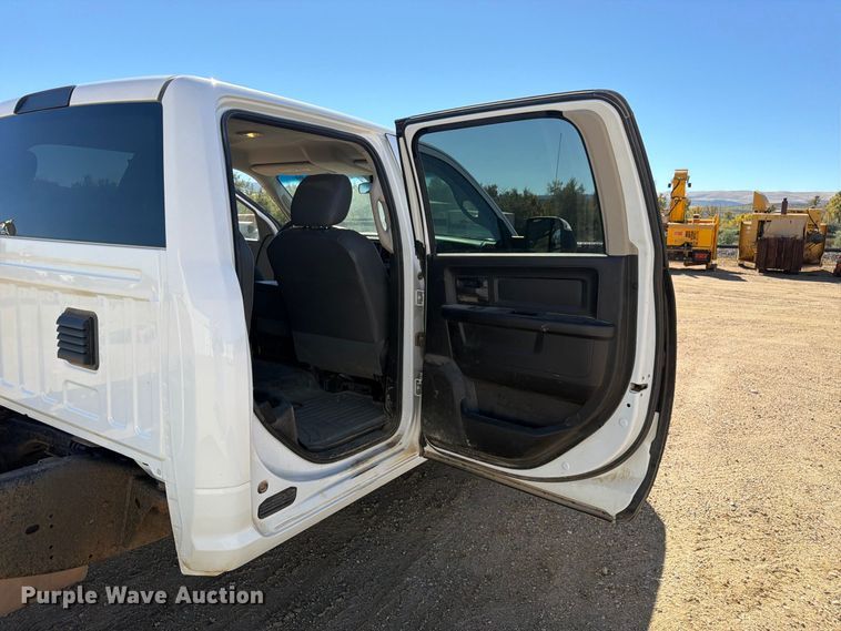 image for item FM7717 2017 RAM 3500 Crew Cab pickup truck cab and chassis