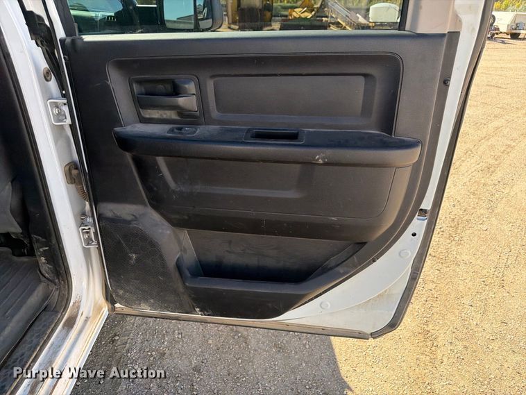 image for item FM7717 2017 RAM 3500 Crew Cab pickup truck cab and chassis