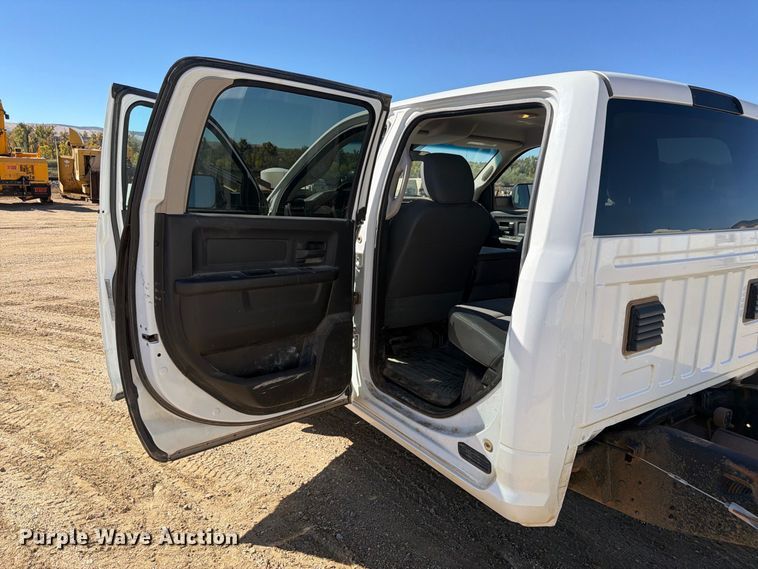 image for item FM7717 2017 RAM 3500 Crew Cab pickup truck cab and chassis