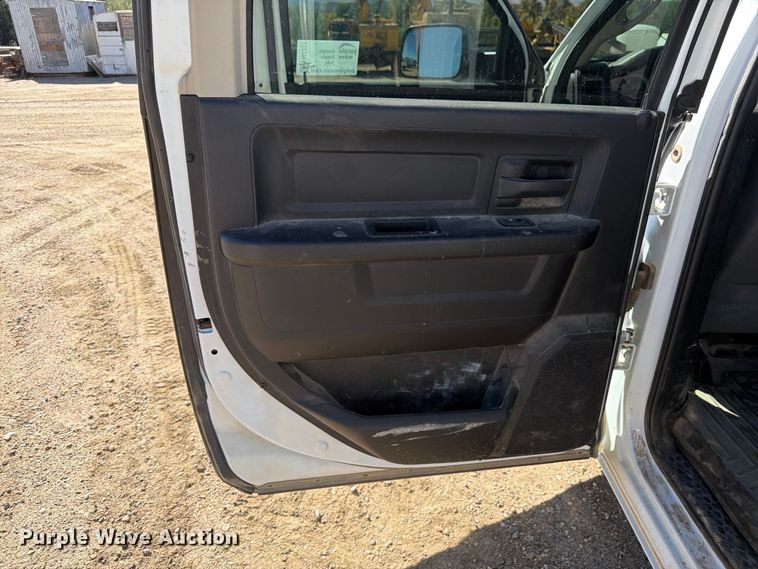 image for item FM7717 2017 RAM 3500 Crew Cab pickup truck cab and chassis