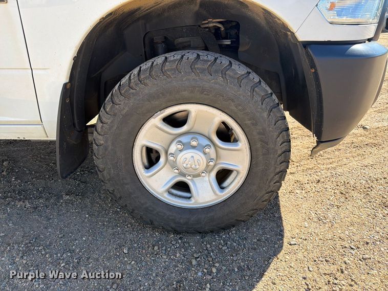 image for item FM7717 2017 RAM 3500 Crew Cab pickup truck cab and chassis