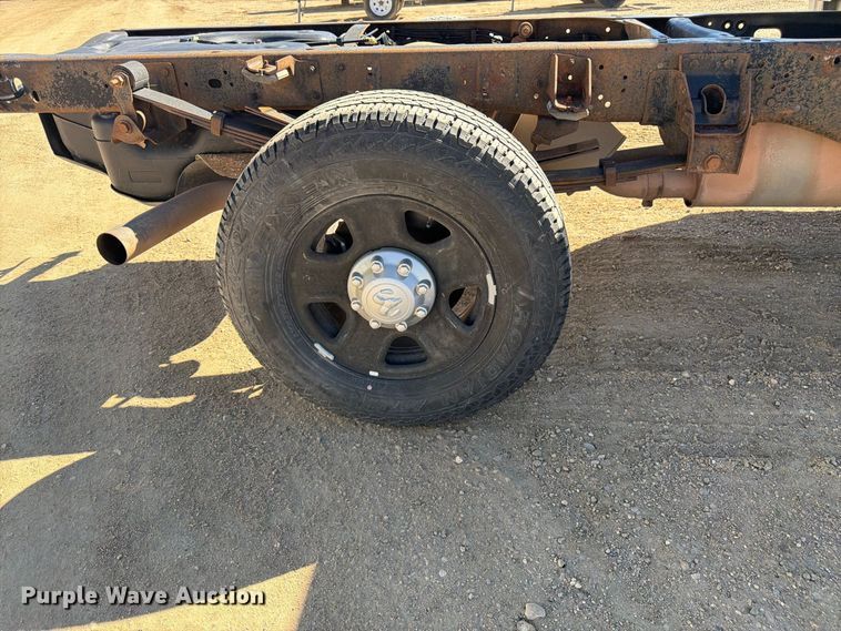 image for item FM7717 2017 RAM 3500 Crew Cab pickup truck cab and chassis