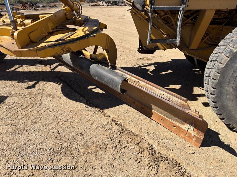 image for item FM7719 1997 Caterpillar 140H motor grader