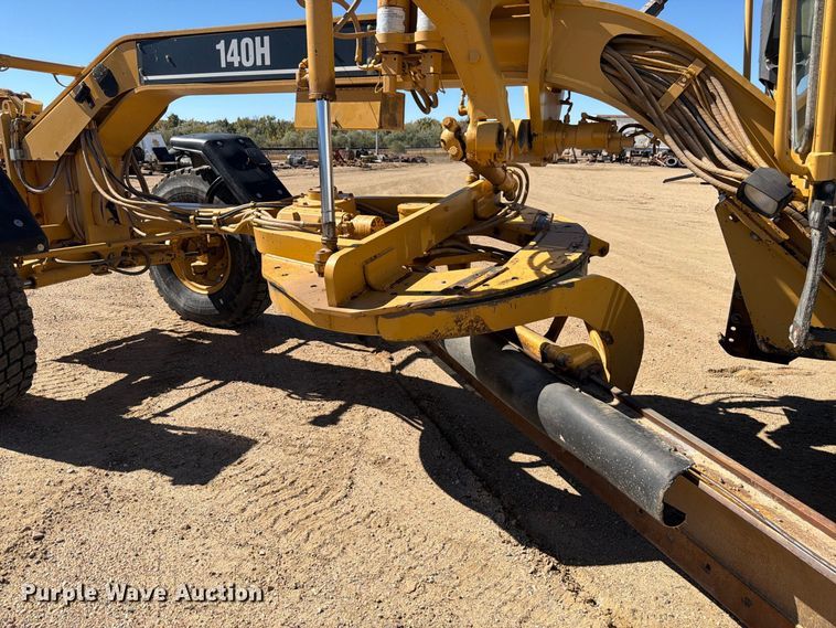 image for item FM7719 1997 Caterpillar 140H motor grader