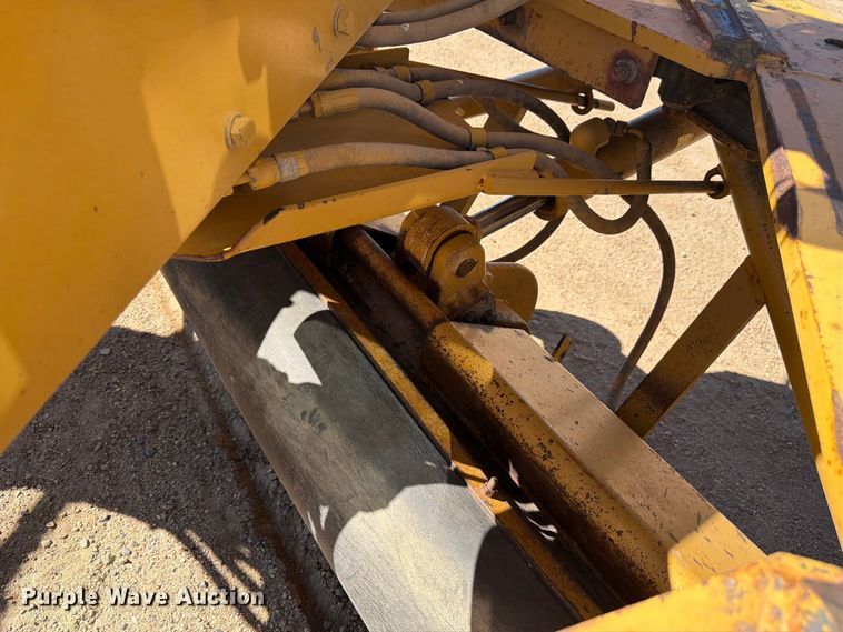 image for item FM7719 1997 Caterpillar 140H motor grader