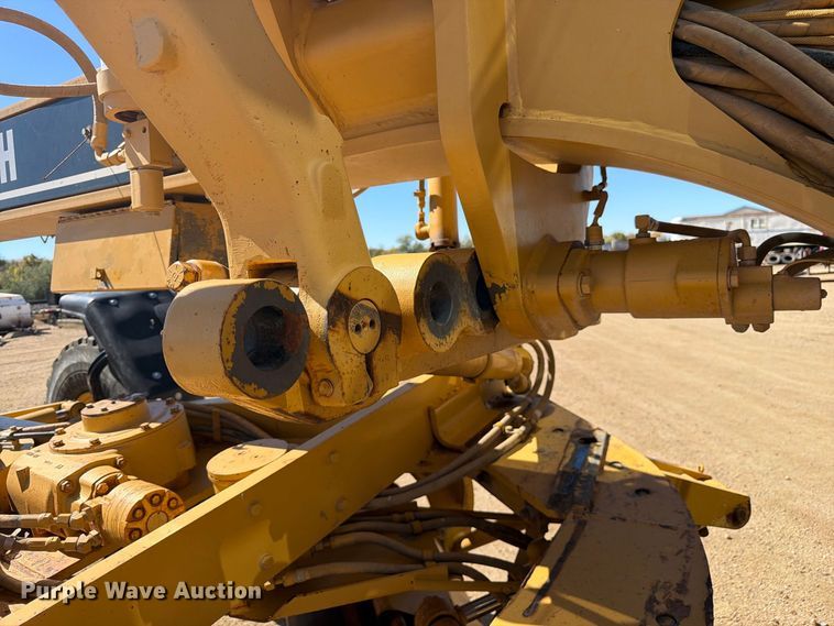 image for item FM7719 1997 Caterpillar 140H motor grader