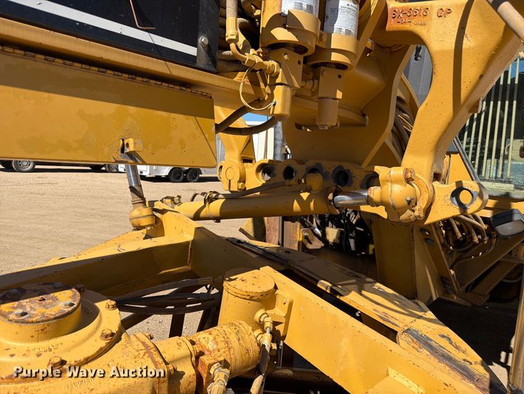 image for item FM7719 1997 Caterpillar 140H motor grader