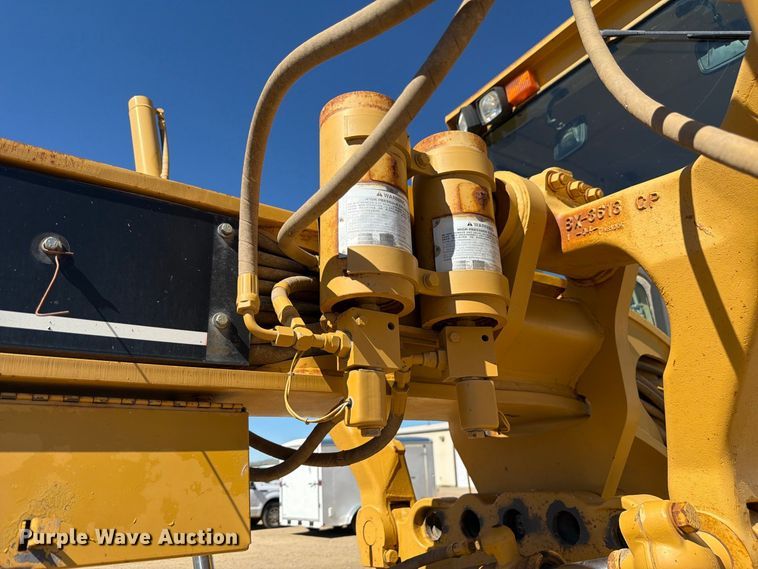image for item FM7719 1997 Caterpillar 140H motor grader