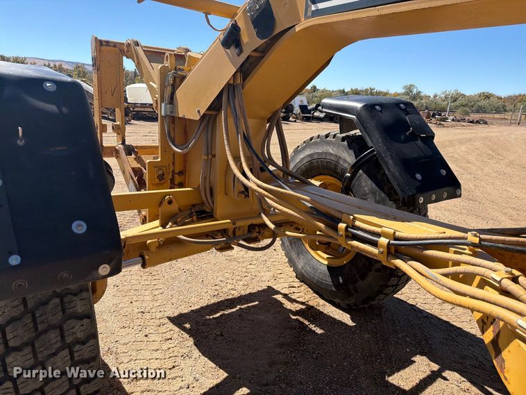 image for item FM7719 1997 Caterpillar 140H motor grader