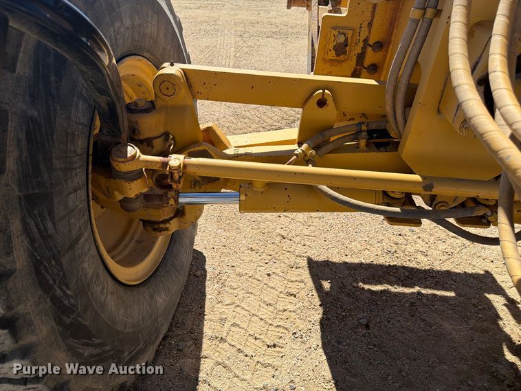 image for item FM7719 1997 Caterpillar 140H motor grader