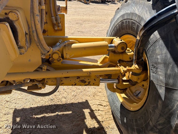 image for item FM7719 1997 Caterpillar 140H motor grader