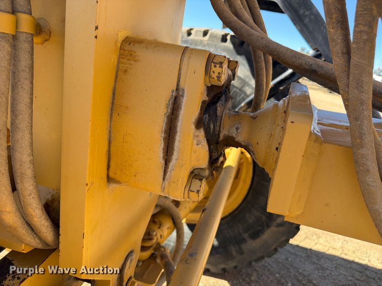 image for item FM7719 1997 Caterpillar 140H motor grader