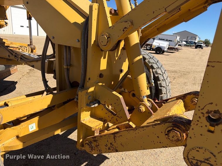 image for item FM7719 1997 Caterpillar 140H motor grader