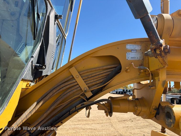 image for item FM7719 1997 Caterpillar 140H motor grader