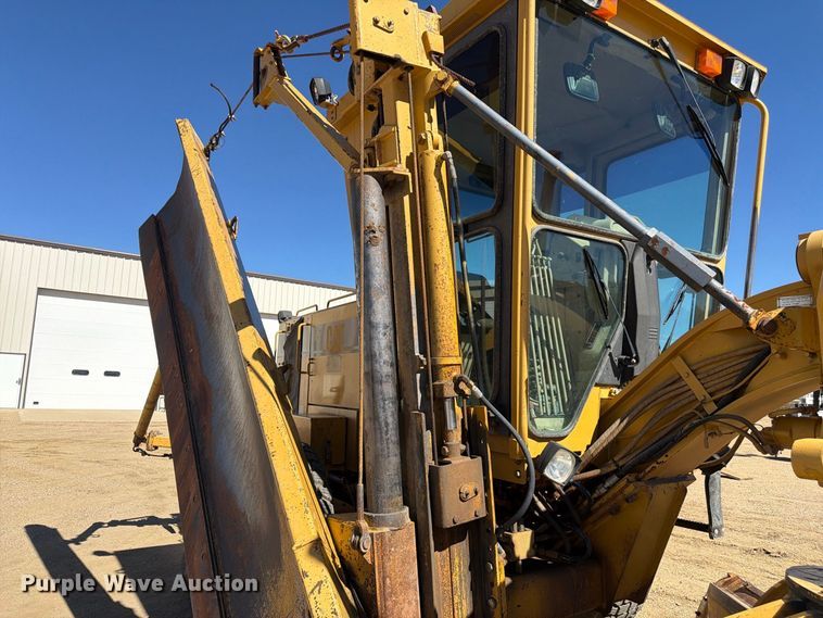 image for item FM7719 1997 Caterpillar 140H motor grader