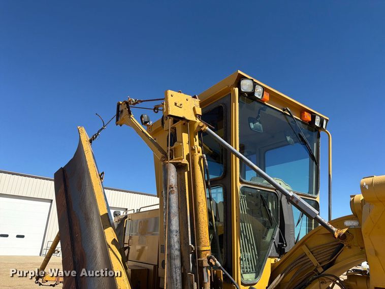 image for item FM7719 1997 Caterpillar 140H motor grader