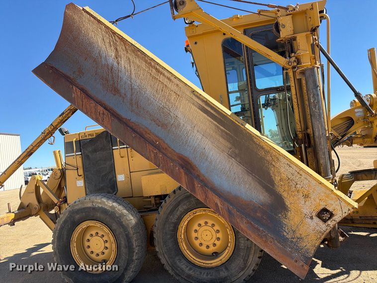 image for item FM7719 1997 Caterpillar 140H motor grader