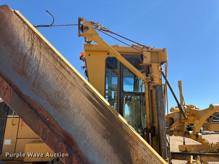 image for item FM7719 1997 Caterpillar 140H motor grader