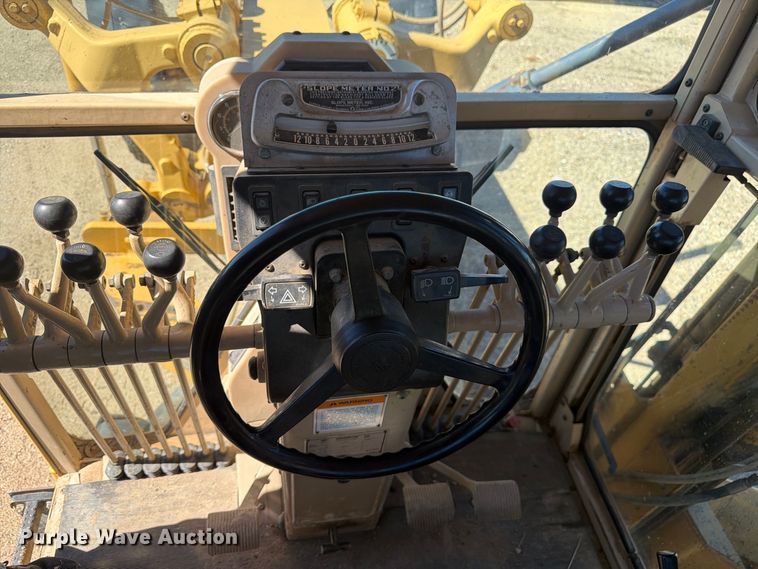 image for item FM7719 1997 Caterpillar 140H motor grader