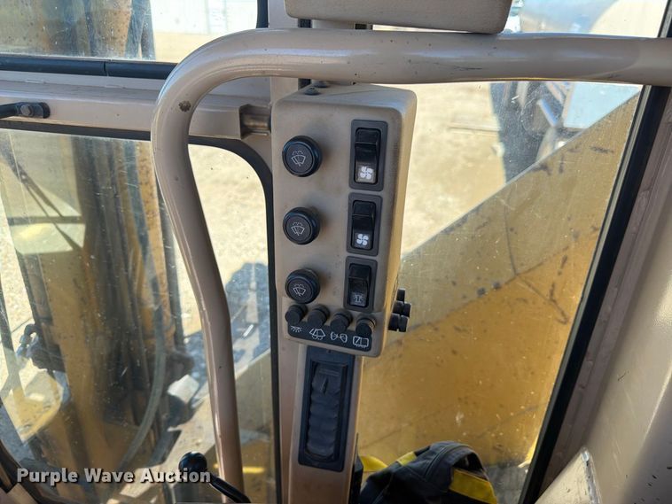 image for item FM7719 1997 Caterpillar 140H motor grader