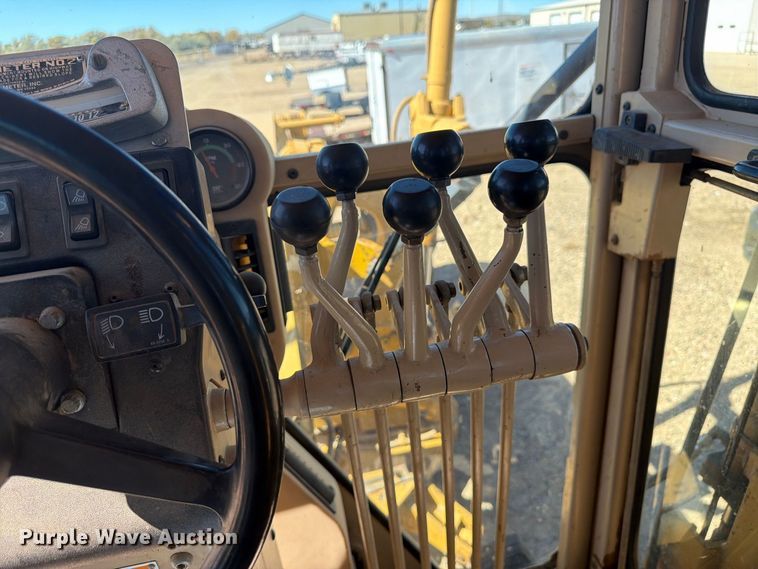 image for item FM7719 1997 Caterpillar 140H motor grader