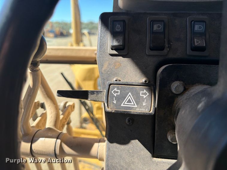 image for item FM7719 1997 Caterpillar 140H motor grader