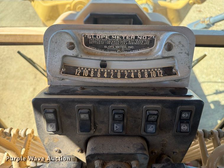 image for item FM7719 1997 Caterpillar 140H motor grader