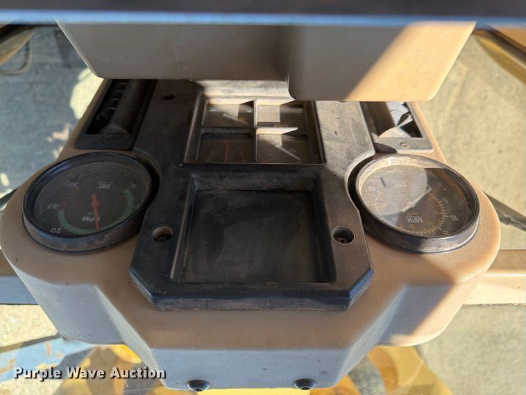 image for item FM7719 1997 Caterpillar 140H motor grader